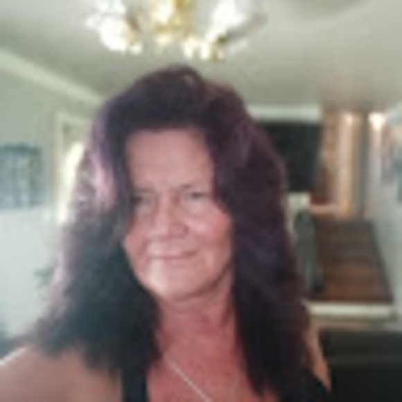 Meet your Posher, Cynthia - Picture 1 of 1